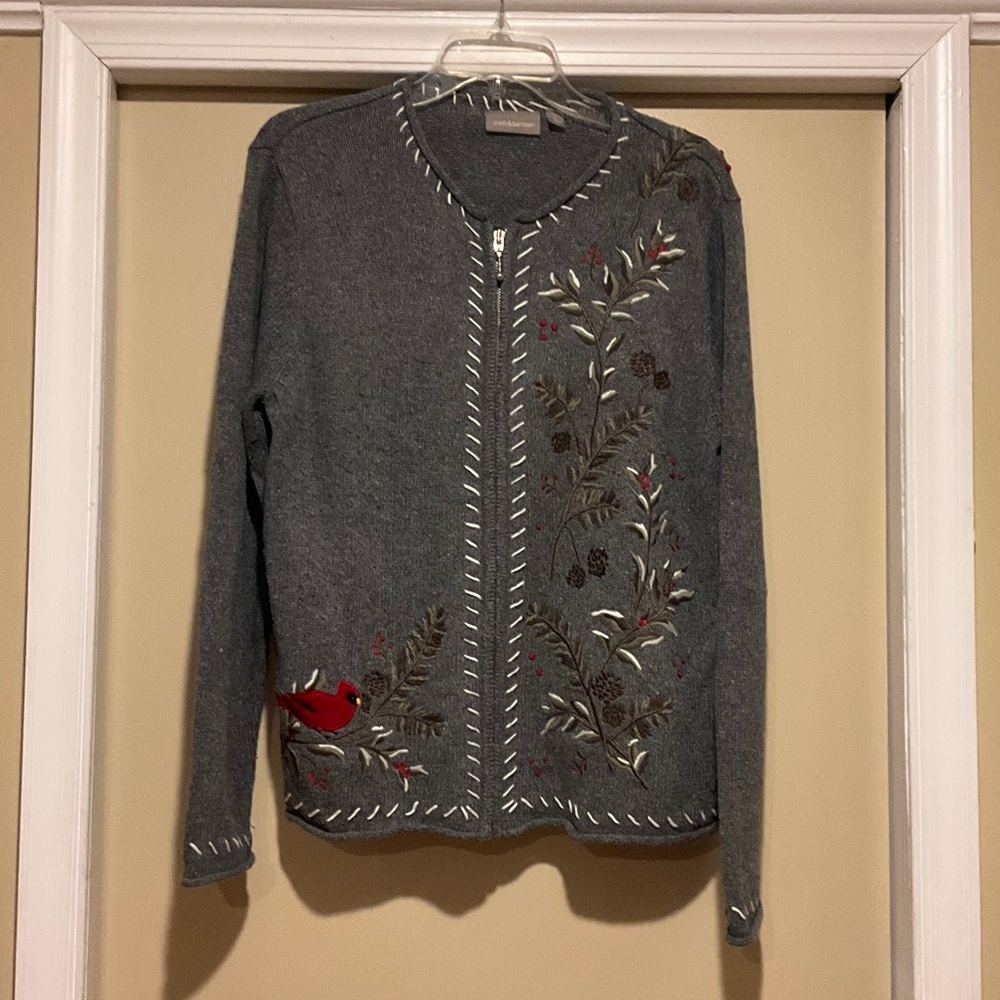 Croft & Barrow women's gray cardigan knit sweater full zipper w/Embroidery